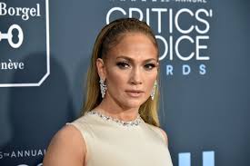 詹妮弗·洛佩兹（Jennifer Lopez）在脱衣舞电影《骗子》中脱颖而出-看照片！/今晚娱乐